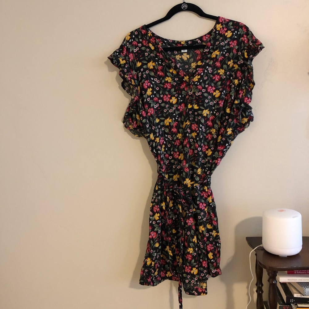 Flutter sleeve shift dress
